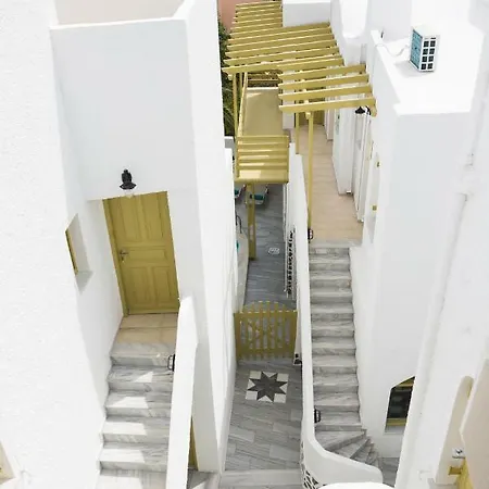 فندق Sunny Days ثيرا